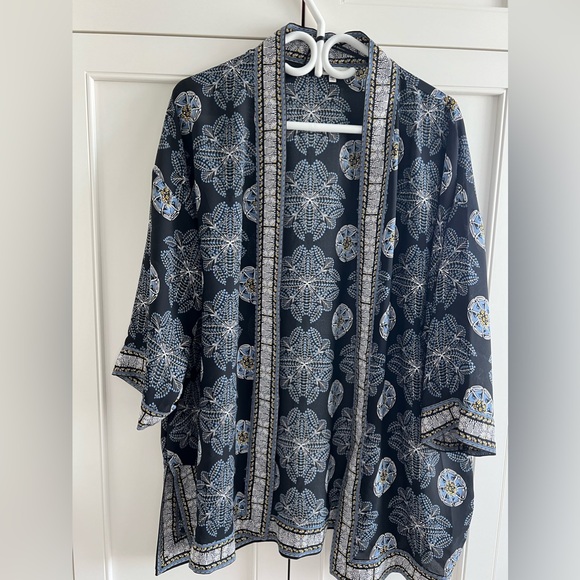 Max Studio Mandela design inspired open top. XL. Easy wear. Elegant and chic! - Picture 5 of 9